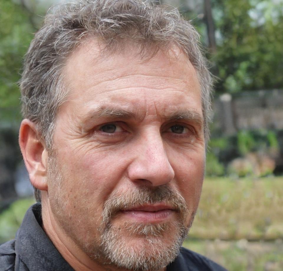 Instructor Ernesto Villalobos